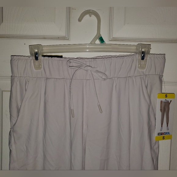 5 for $20 | NWT 32 Degrees Cool Pull-On Capri Pants - Picture 4 of 13